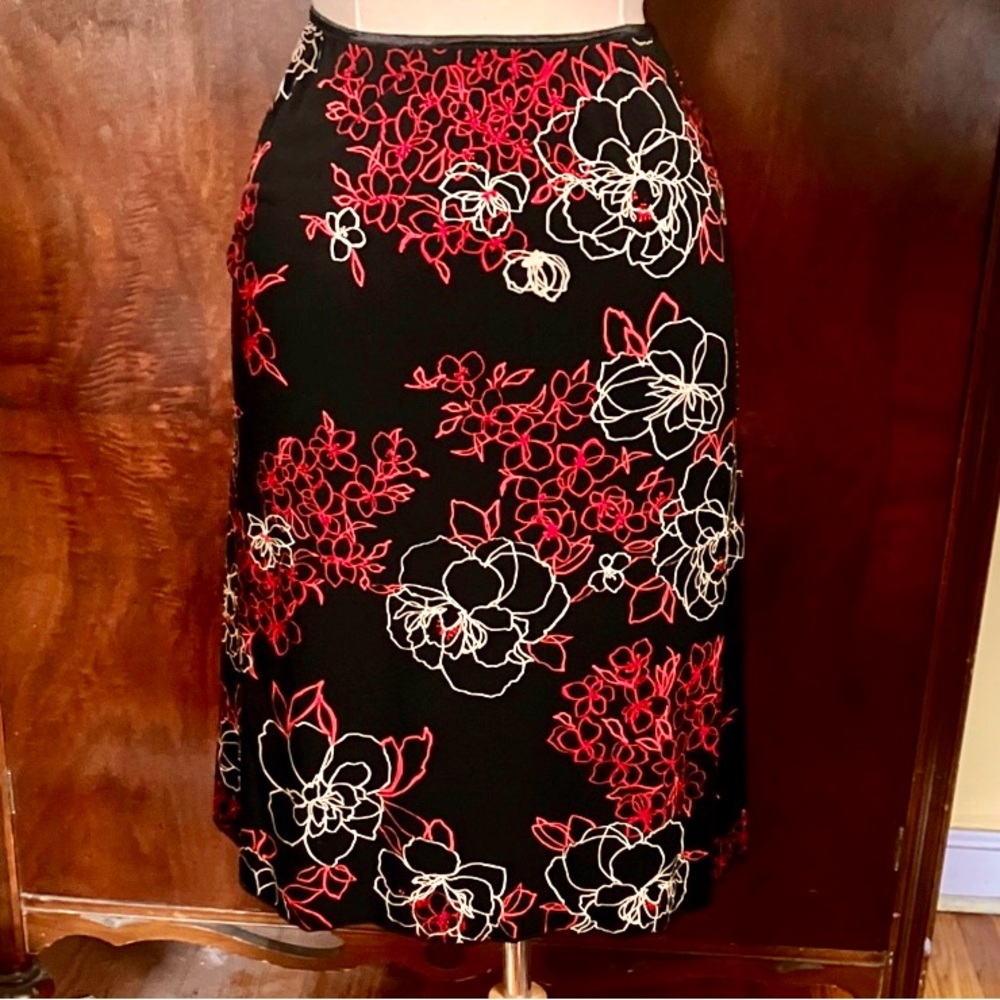 Wrapper Black and Red Floral slim circle Skirt